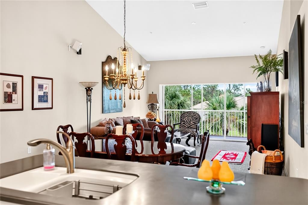 For Sale: $249,900 (2 beds, 2 baths, 1409 Square Feet)