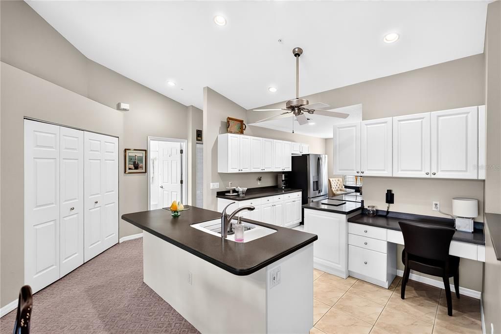 For Sale: $249,900 (2 beds, 2 baths, 1409 Square Feet)