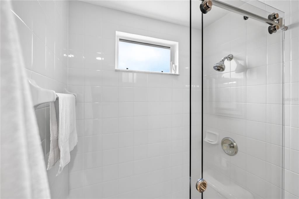For Sale: $249,900 (2 beds, 2 baths, 1409 Square Feet)
