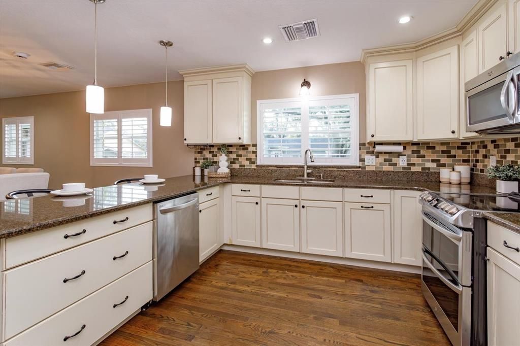 For Sale: $529,000 (3 beds, 2 baths, 1734 Square Feet)