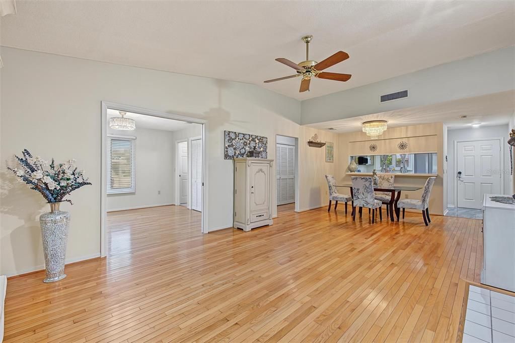En Venta: $329,000 (3 camas, 2 baños, 1339 Pies cuadrados)