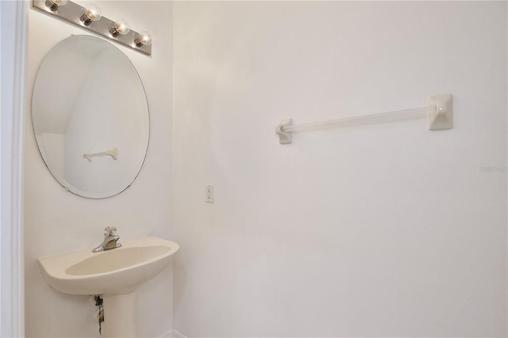For Rent: $1,995 (3 beds, 2 baths, 1659 Square Feet)