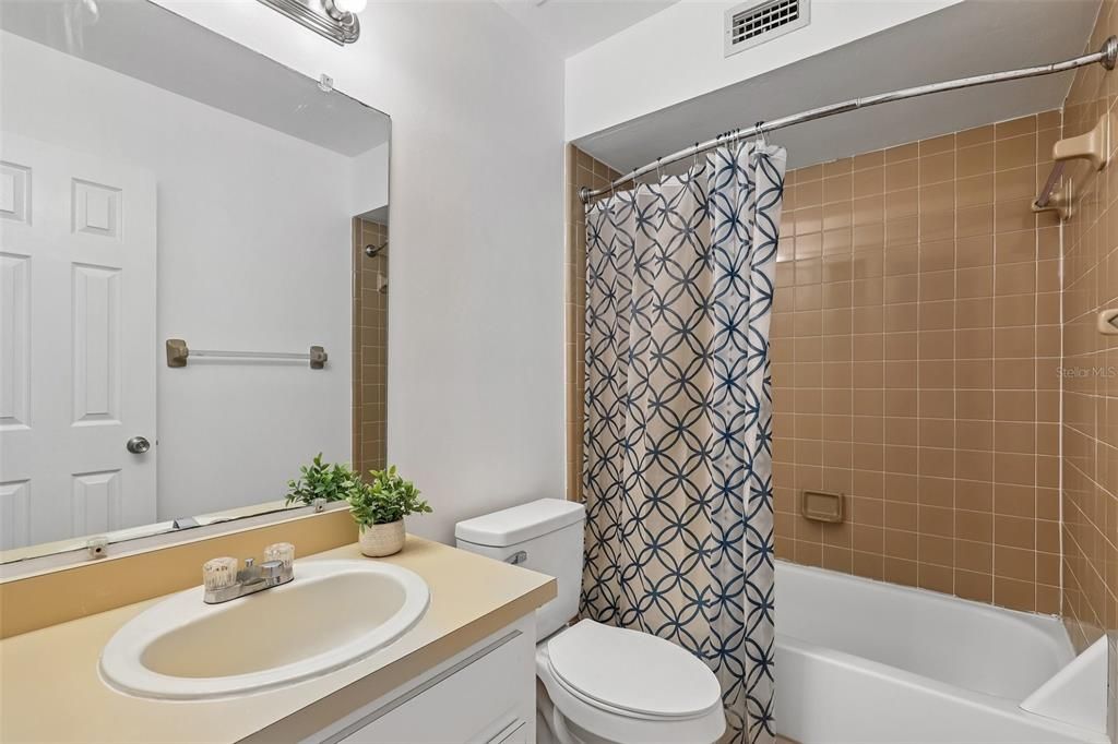 For Sale: $195,000 (2 beds, 2 baths, 1141 Square Feet)