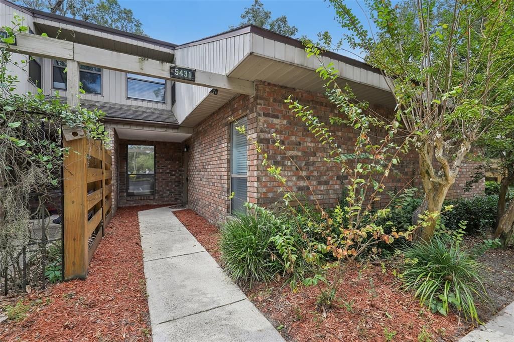 For Sale: $195,000 (2 beds, 2 baths, 1141 Square Feet)