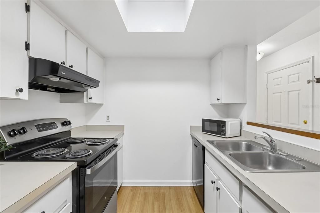 For Sale: $195,000 (2 beds, 2 baths, 1141 Square Feet)