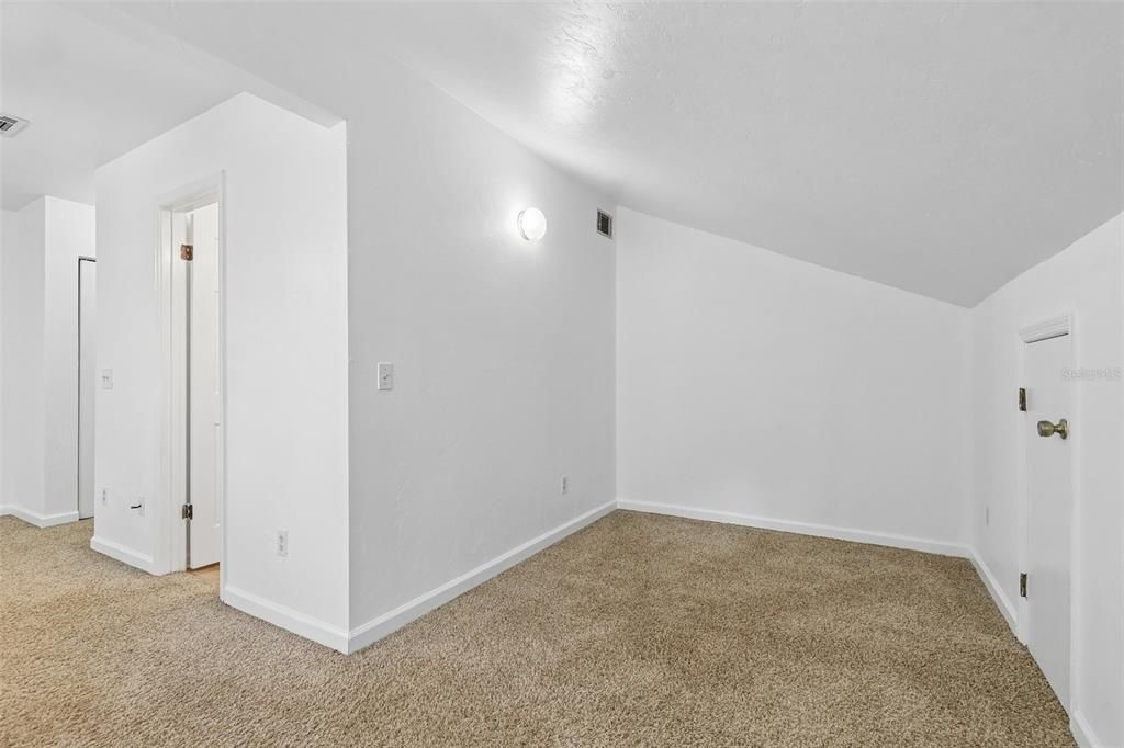 For Sale: $195,000 (2 beds, 2 baths, 1141 Square Feet)