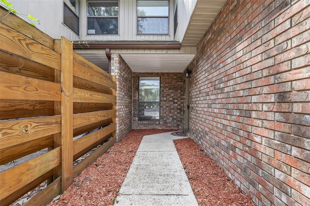 For Sale: $195,000 (2 beds, 2 baths, 1141 Square Feet)