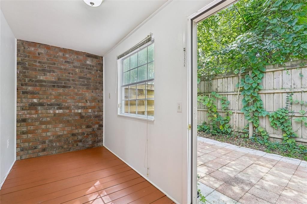 For Sale: $195,000 (2 beds, 2 baths, 1141 Square Feet)