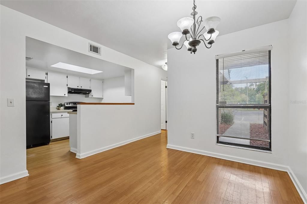 For Sale: $195,000 (2 beds, 2 baths, 1141 Square Feet)