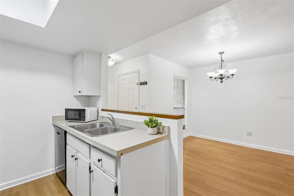 For Sale: $195,000 (2 beds, 2 baths, 1141 Square Feet)