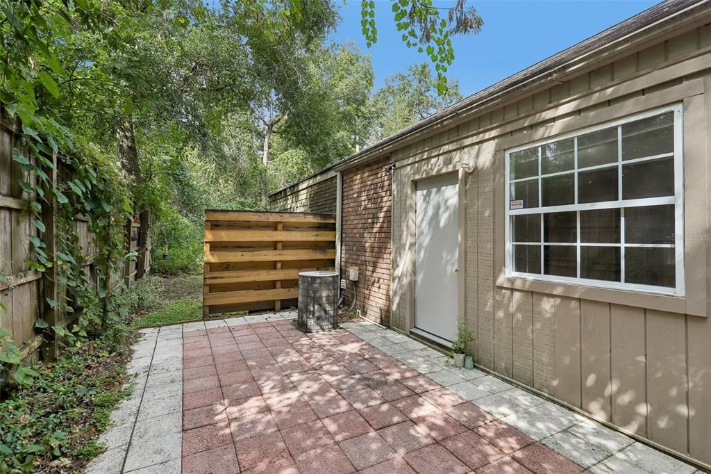 For Sale: $195,000 (2 beds, 2 baths, 1141 Square Feet)
