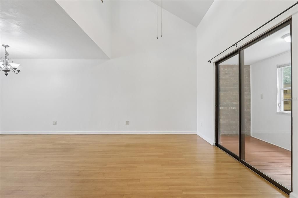 For Sale: $195,000 (2 beds, 2 baths, 1141 Square Feet)