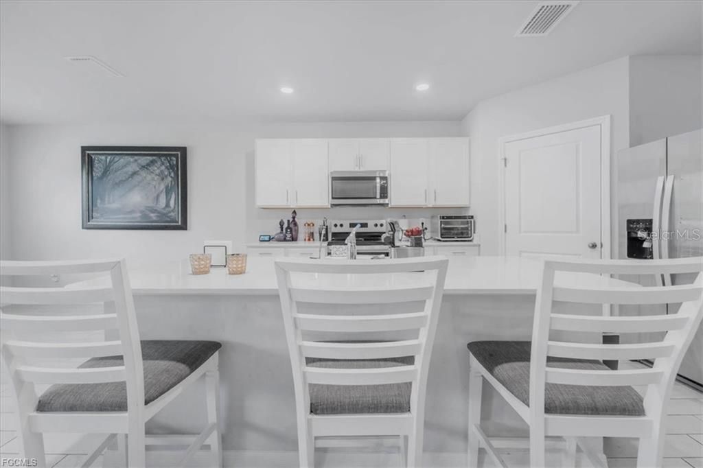 Activo con contrato: $300,000 (4 camas, 3 baños, 2015 Pies cuadrados)