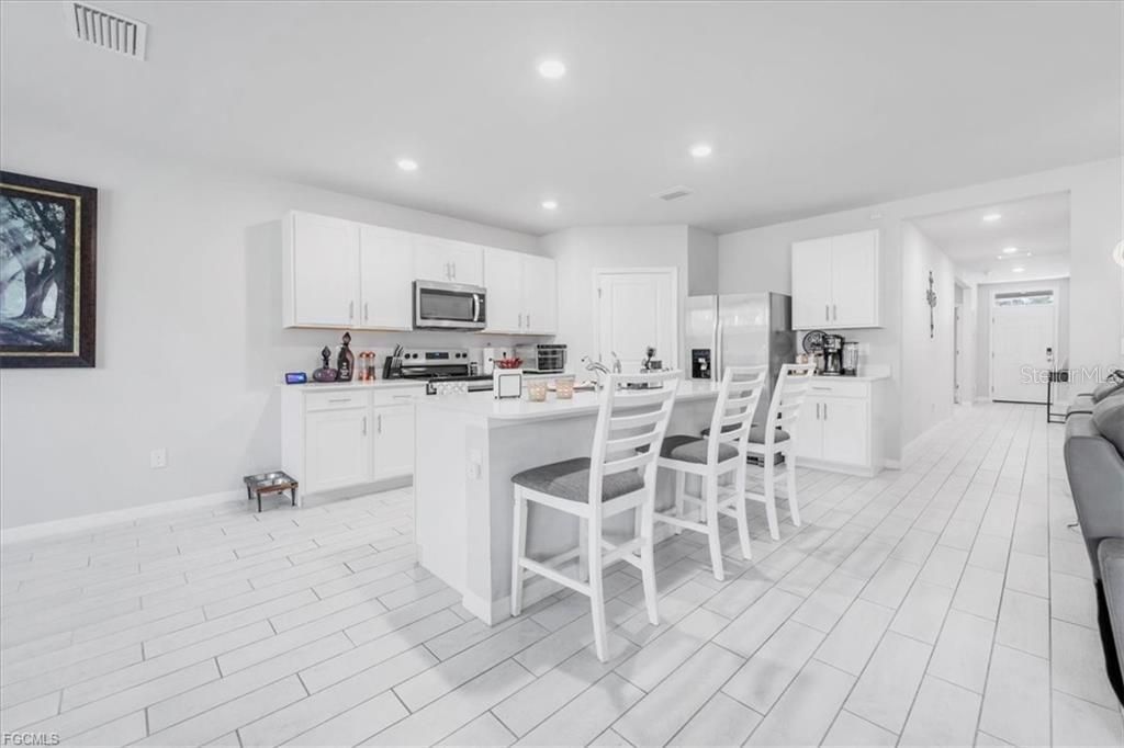 Activo con contrato: $300,000 (4 camas, 3 baños, 2015 Pies cuadrados)