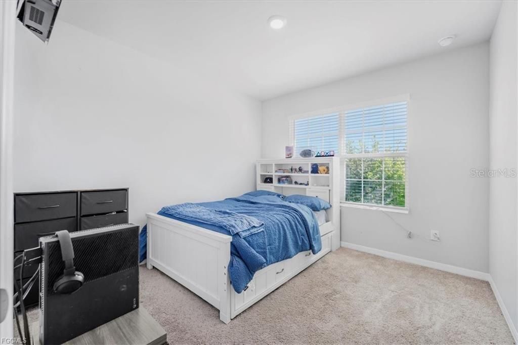 Activo con contrato: $300,000 (4 camas, 3 baños, 2015 Pies cuadrados)