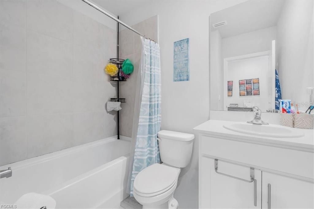 Activo con contrato: $300,000 (4 camas, 3 baños, 2015 Pies cuadrados)