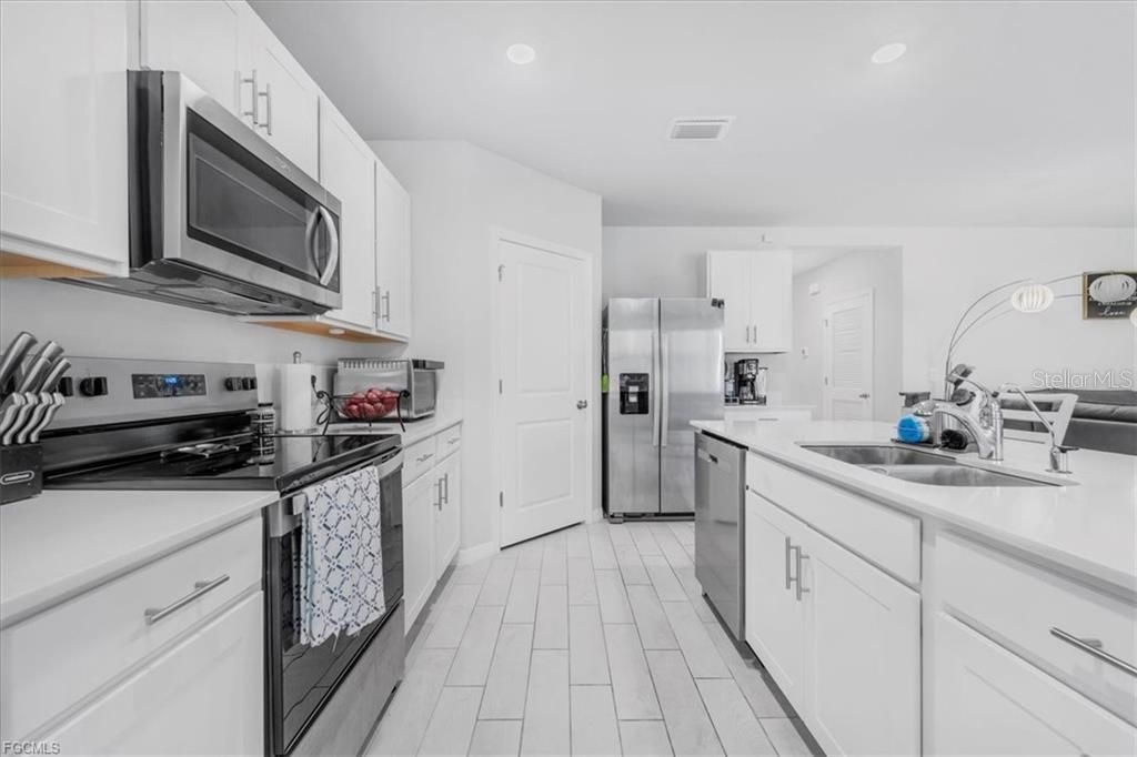 Activo con contrato: $300,000 (4 camas, 3 baños, 2015 Pies cuadrados)