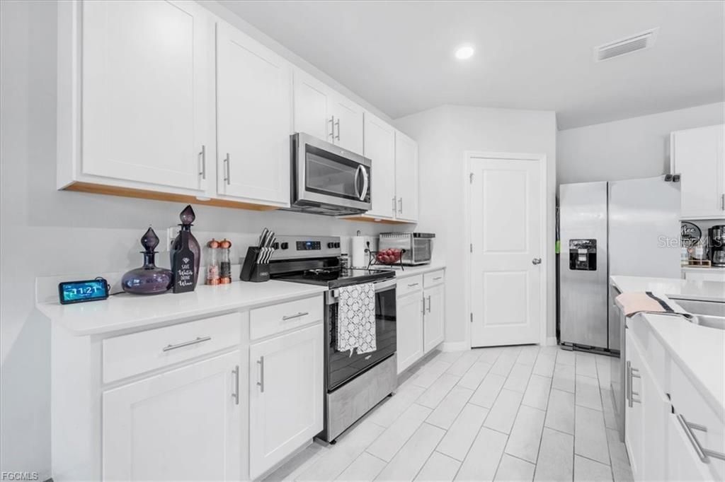 Activo con contrato: $300,000 (4 camas, 3 baños, 2015 Pies cuadrados)