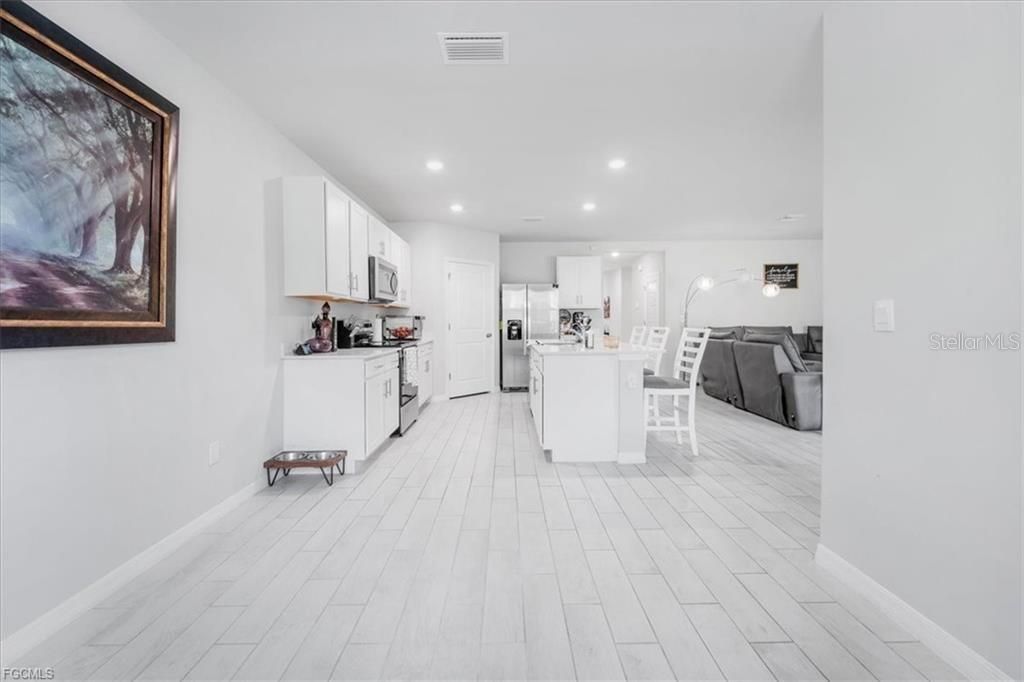 Activo con contrato: $300,000 (4 camas, 3 baños, 2015 Pies cuadrados)
