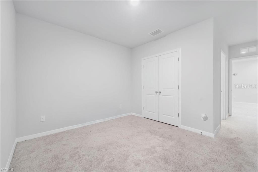 Activo con contrato: $300,000 (4 camas, 3 baños, 2015 Pies cuadrados)