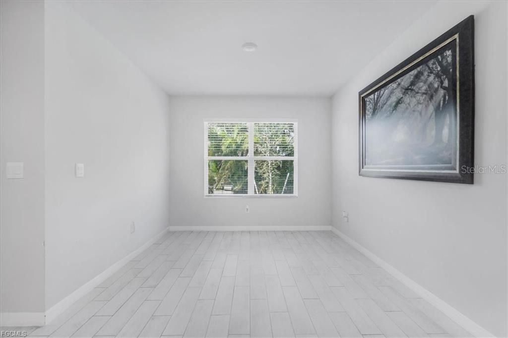 Activo con contrato: $300,000 (4 camas, 3 baños, 2015 Pies cuadrados)