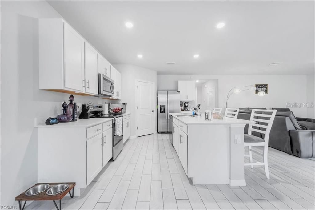 Activo con contrato: $300,000 (4 camas, 3 baños, 2015 Pies cuadrados)