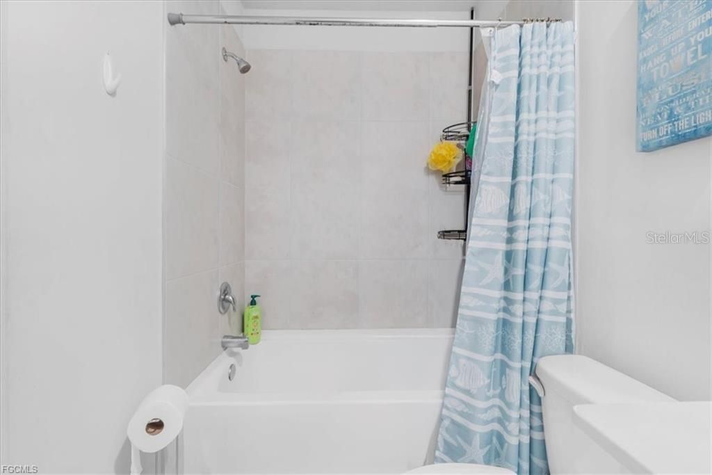 Activo con contrato: $300,000 (4 camas, 3 baños, 2015 Pies cuadrados)