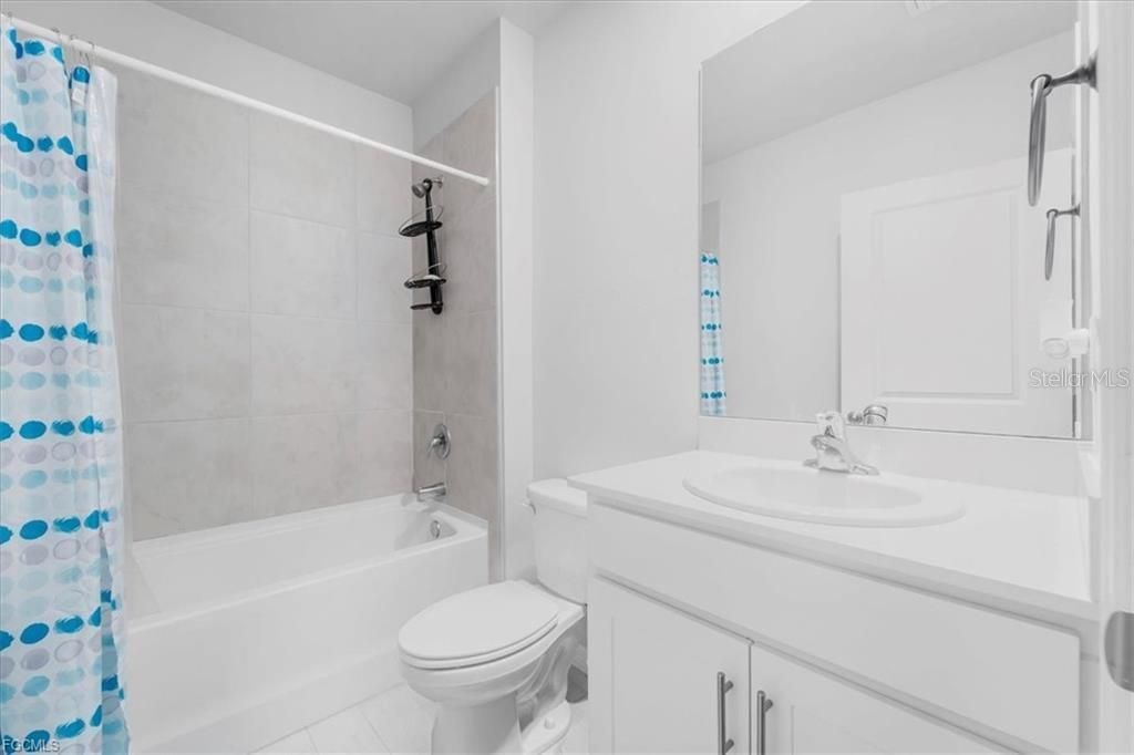 Activo con contrato: $300,000 (4 camas, 3 baños, 2015 Pies cuadrados)