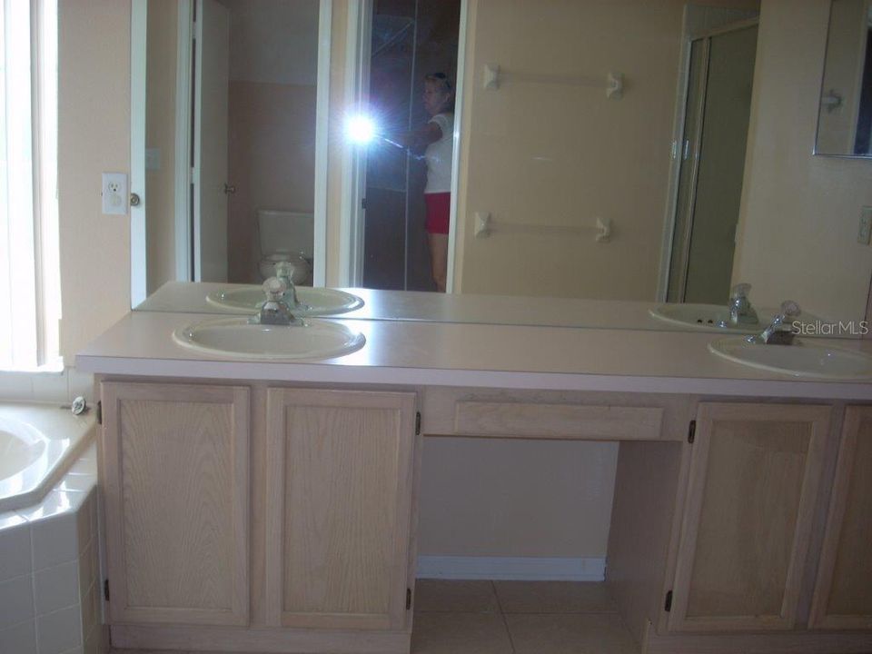 For Rent: $2,900 (3 beds, 2 baths, 1841 Square Feet)
