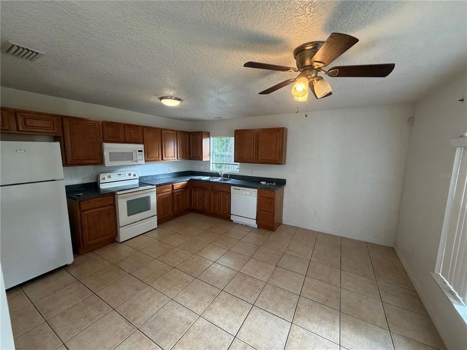 For Rent: $1,850 (2 beds, 2 baths, 1106 Square Feet)