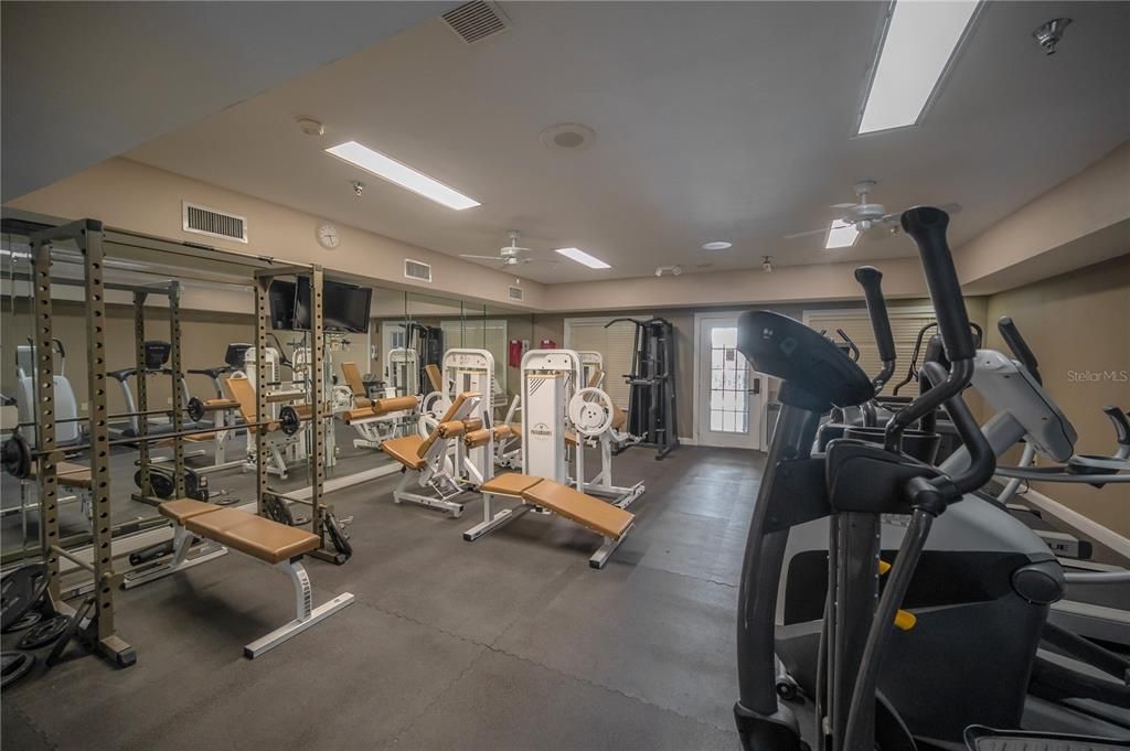 For Rent: $3,200 (2 beds, 2 baths, 938 Square Feet)