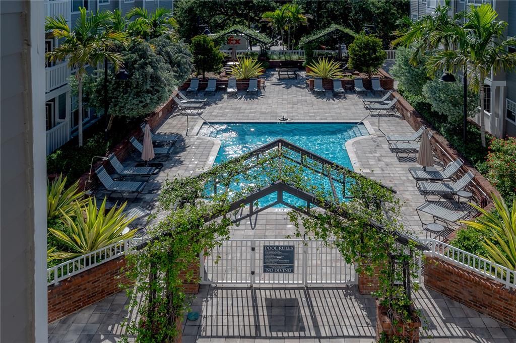 For Rent: $3,200 (2 beds, 2 baths, 938 Square Feet)