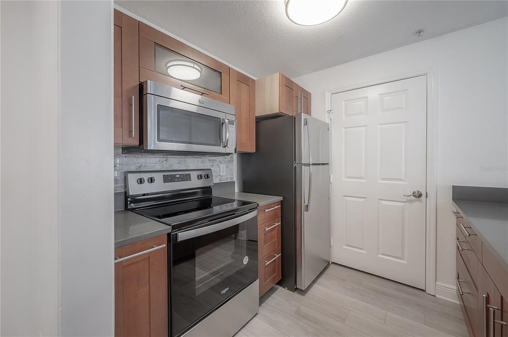 For Rent: $3,200 (2 beds, 2 baths, 938 Square Feet)