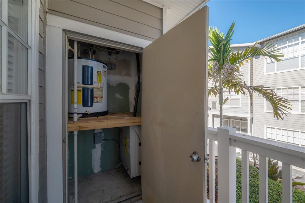 For Rent: $3,200 (2 beds, 2 baths, 938 Square Feet)