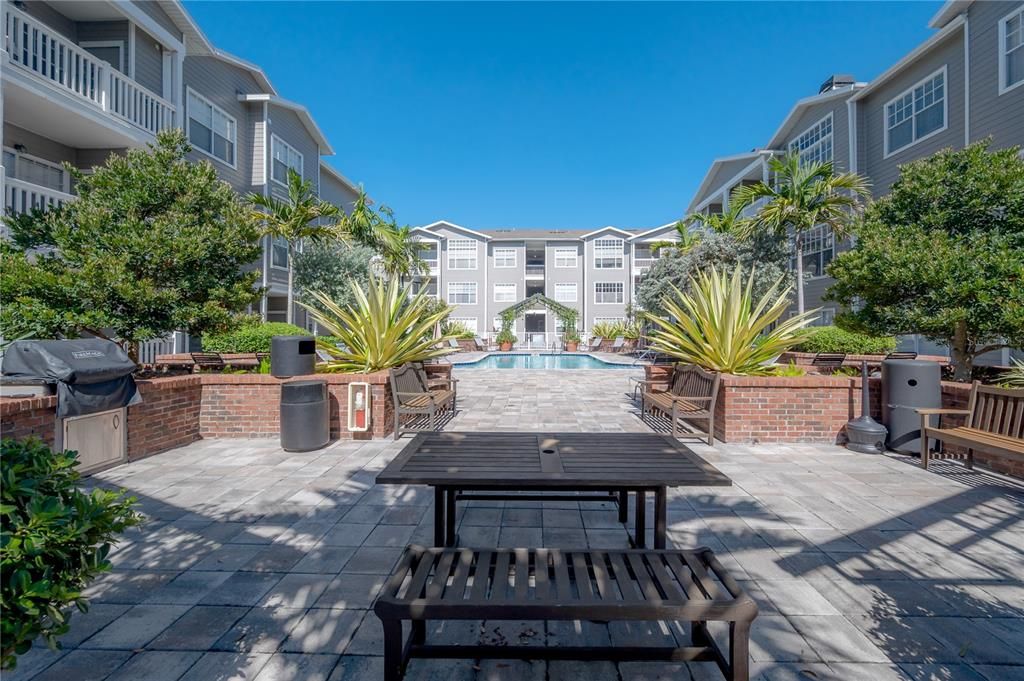 For Rent: $3,200 (2 beds, 2 baths, 938 Square Feet)