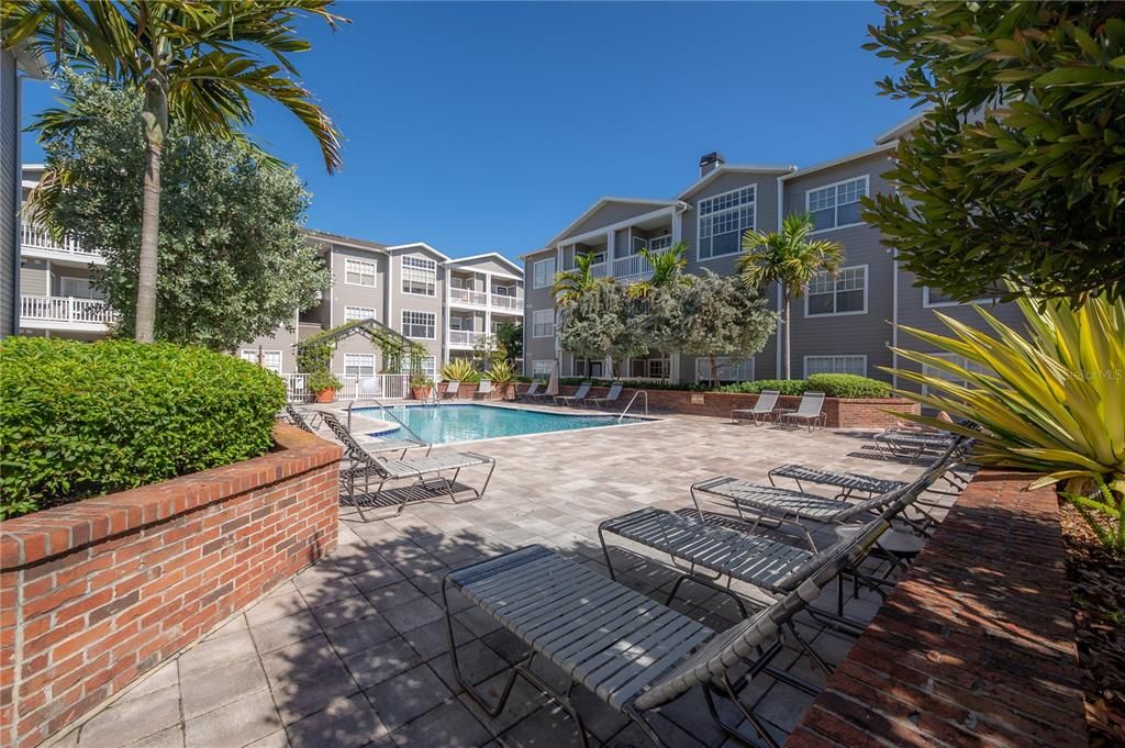 For Rent: $3,200 (2 beds, 2 baths, 938 Square Feet)