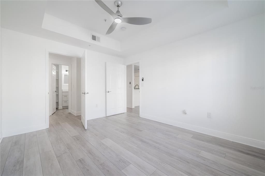 For Rent: $3,200 (2 beds, 2 baths, 938 Square Feet)