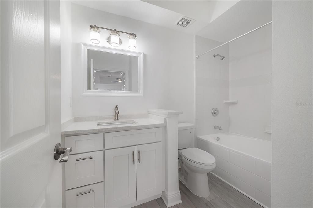 For Rent: $3,200 (2 beds, 2 baths, 938 Square Feet)