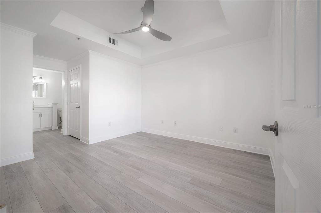 For Rent: $3,200 (2 beds, 2 baths, 938 Square Feet)