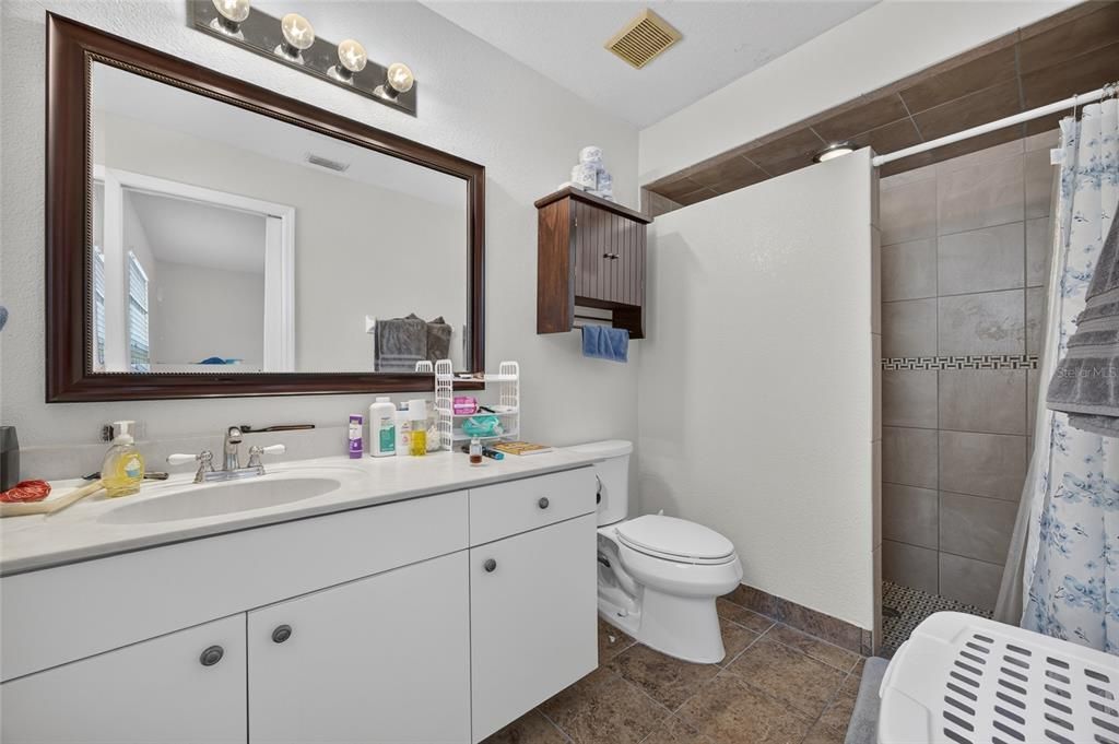 На продажу: $219,900 (3 спален, 2 ванн, 1436 Квадратных фут)