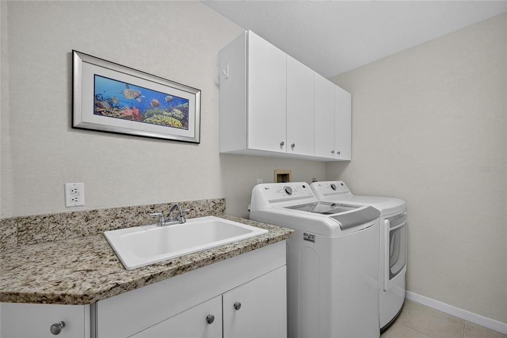For Sale: $699,000 (3 beds, 2 baths, 1914 Square Feet)