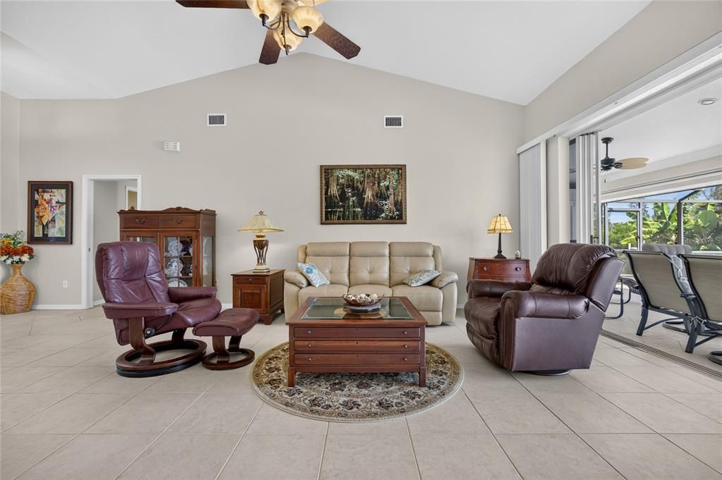 For Sale: $699,000 (3 beds, 2 baths, 1914 Square Feet)
