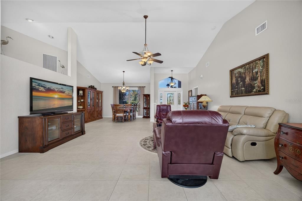 For Sale: $699,000 (3 beds, 2 baths, 1914 Square Feet)