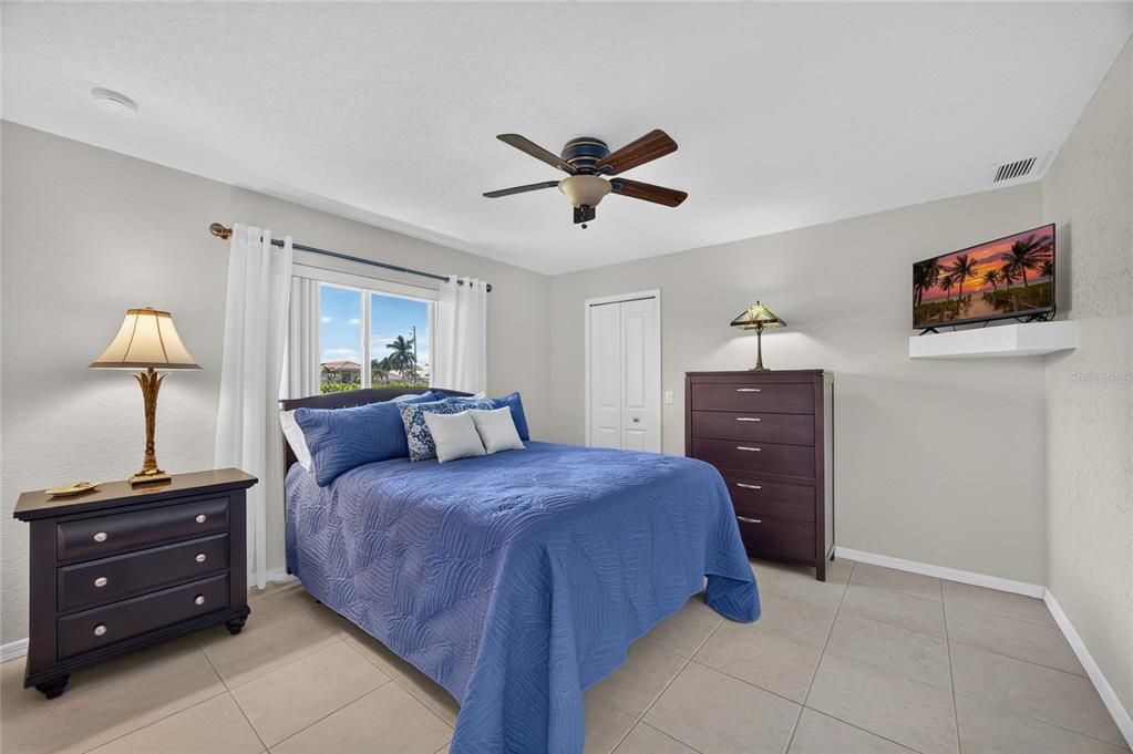 For Sale: $699,000 (3 beds, 2 baths, 1914 Square Feet)