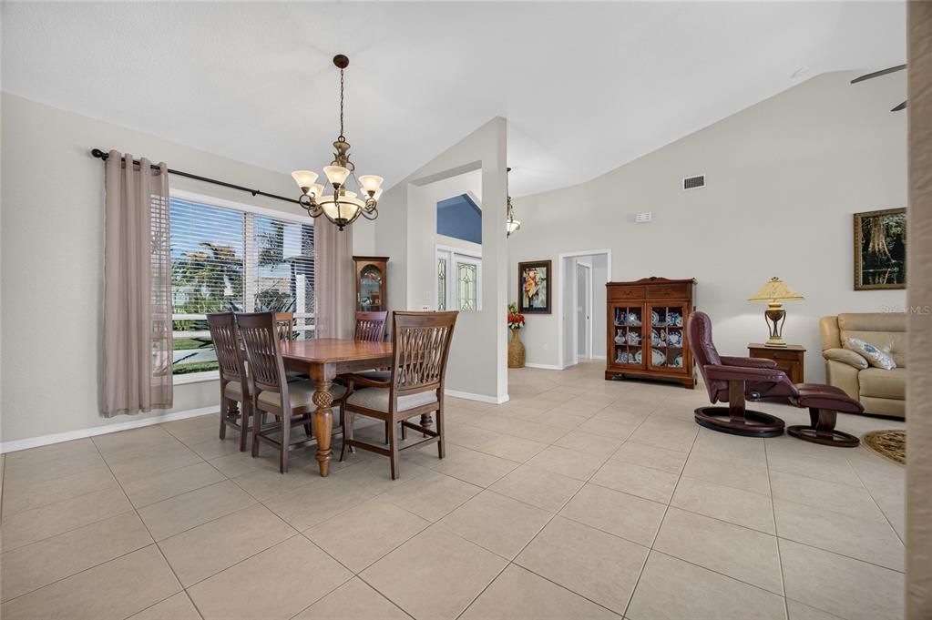 For Sale: $699,000 (3 beds, 2 baths, 1914 Square Feet)