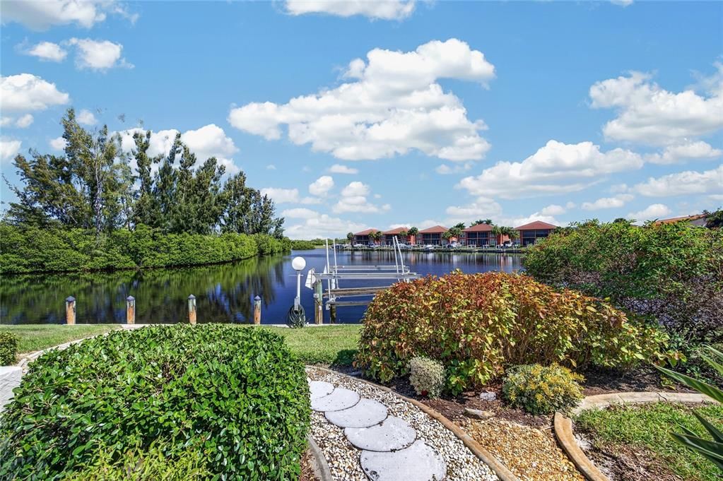 For Sale: $699,000 (3 beds, 2 baths, 1914 Square Feet)