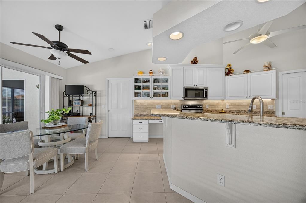 For Sale: $699,000 (3 beds, 2 baths, 1914 Square Feet)