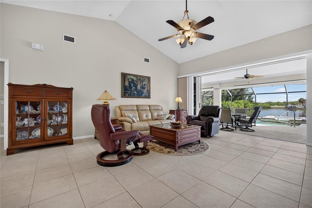 For Sale: $699,000 (3 beds, 2 baths, 1914 Square Feet)