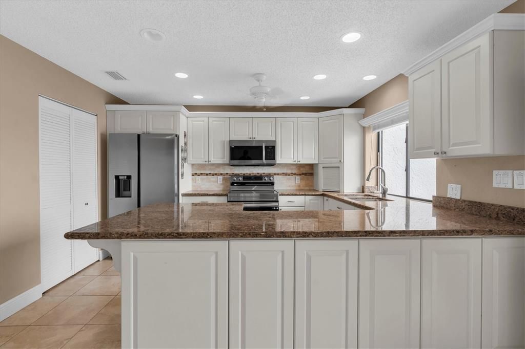 For Sale: $975,000 (3 beds, 2 baths, 1905 Square Feet)