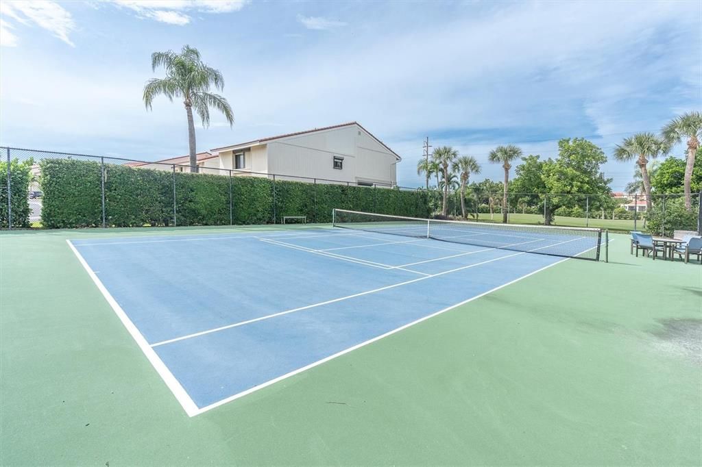 For Sale: $975,000 (3 beds, 2 baths, 1905 Square Feet)